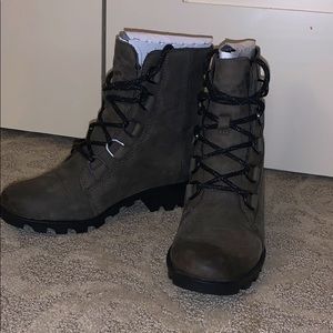 Sorel - Women’s Phoenix Short Lace Boot